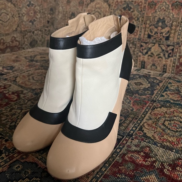 CHANEL 3 Tone boot - Picture 9 of 10